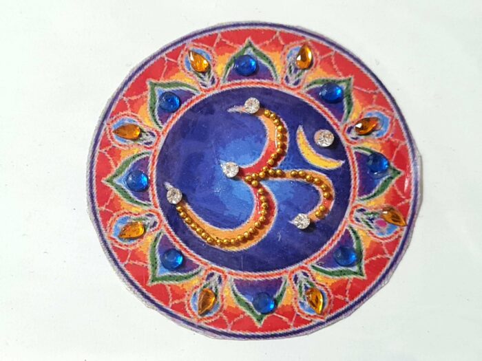 20250212_145751 Tatuagem indiana de mandala OM com aplique de pedras color II
