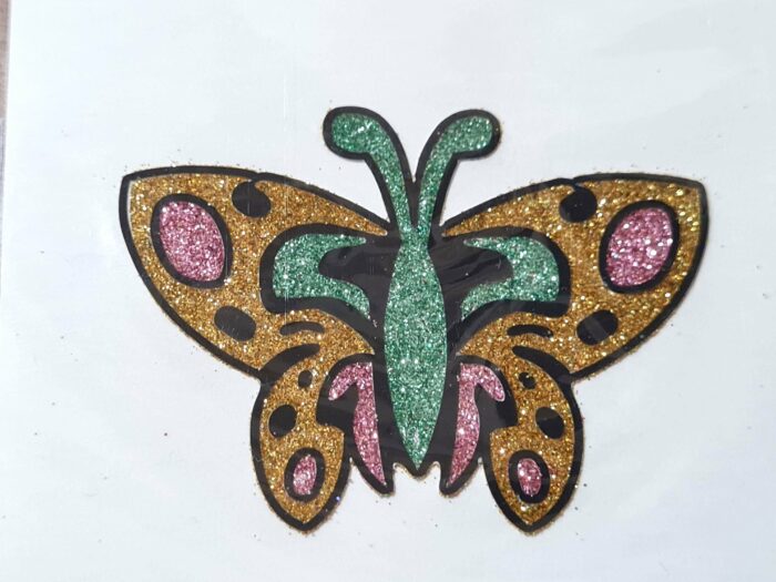 tatuagem indiana de borboleta com glitter verde dourada e rosa