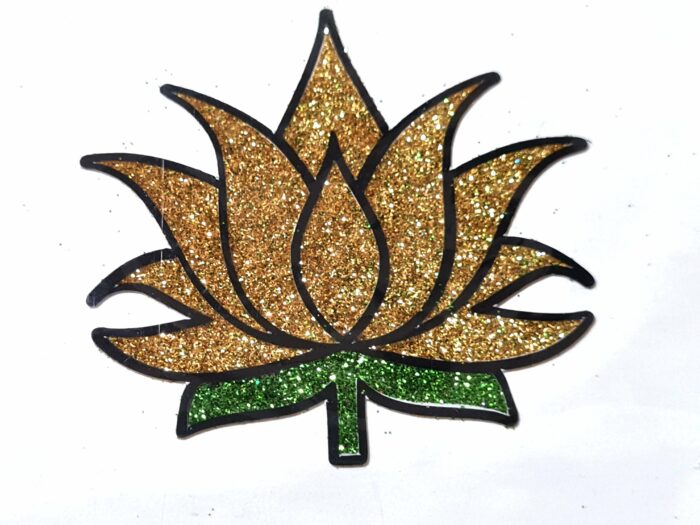 Tatuagem indiana de flor com glitter dourada