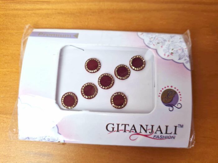 bindi Gitanjali com 7 bolinhas vermelhas com dourado para colar no ponto entre as sobrancelhas (terceiro olho)