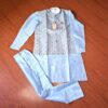 Conjunto de 3 peças para noivo em casamentos indianos, em azul claro com bege, com acabamento sofisticado.