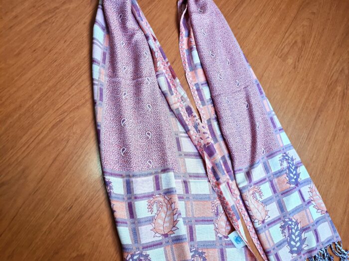 Echarpe indiana dupla face estampa paisleys e geométricas rosa e marsala