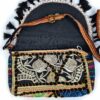 Bolsa indiana Banjara 100% bordada a mão preto e coloridos