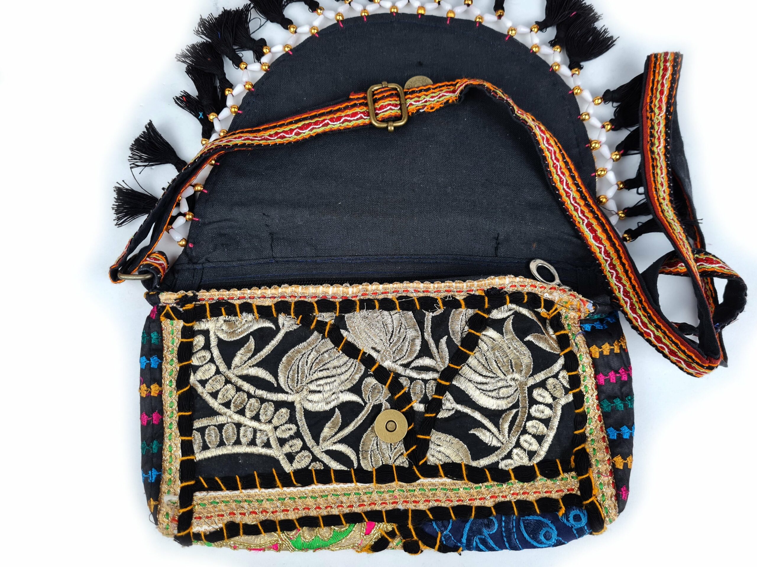 Bolsa indiana Banjara 100% bordada a mão preto e coloridos