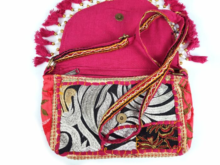 Bolsa indiana Banjara 100% bordada a mão rosa e coloridos