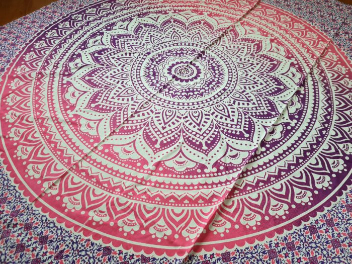 Colcha indiana ou painel decorativo de mandala rosa e lilás (2,40m x 2,10m)