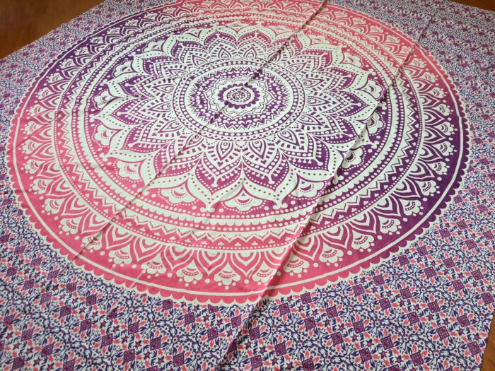 Colcha indiana ou painel decorativo de mandala rosa e lilás (2,40m x 2,10m)