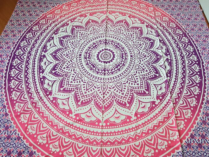 Colcha indiana ou painel decorativo de mandala rosa e lilás (2,40m x 2,10m)