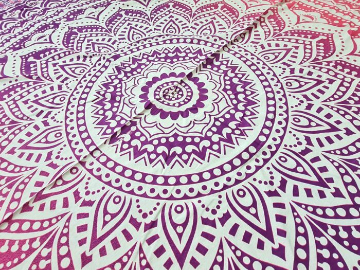 Colcha indiana ou painel decorativo de mandala rosa e lilás (2,40m x 2,10m)