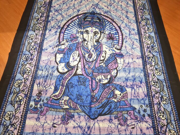 20250414_112404 Colcha indiana ou painel de algodão estampa de Ganesha azul e lilás 2,10m