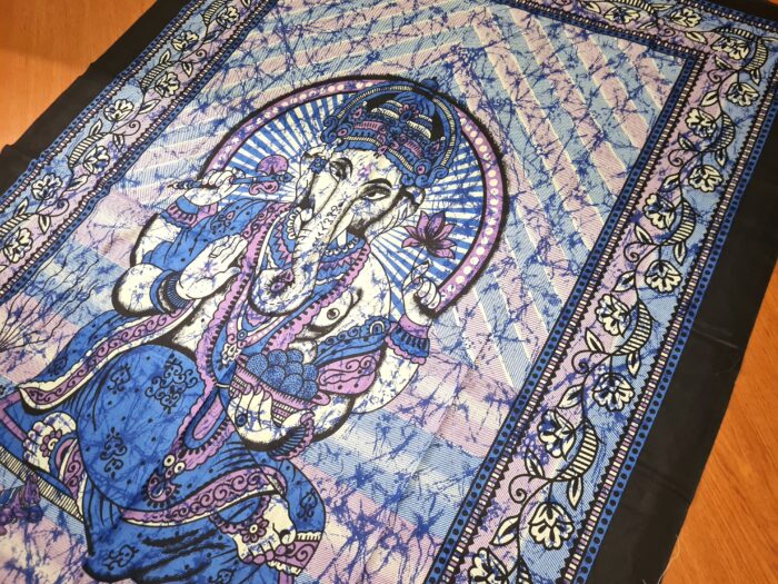 20250414_112413 Colcha indiana ou painel de algodão estampa de Ganesha azul e lilás 2,10m