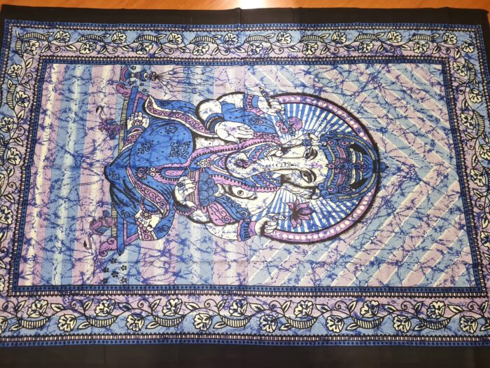 20250414_112427 Colcha indiana ou painel de algodão estampa de Ganesha azul e lilás 2,10m