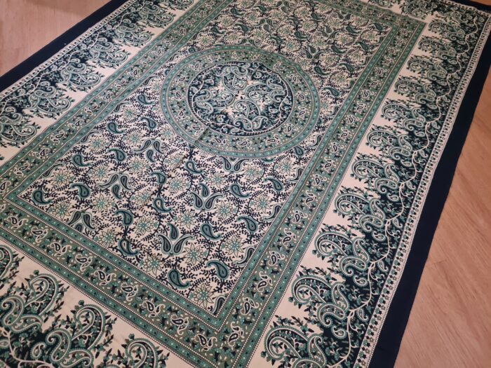 20250414_112707 Colcha indiana ou painel decorativo Paisley preto bege e verde 2,10m
