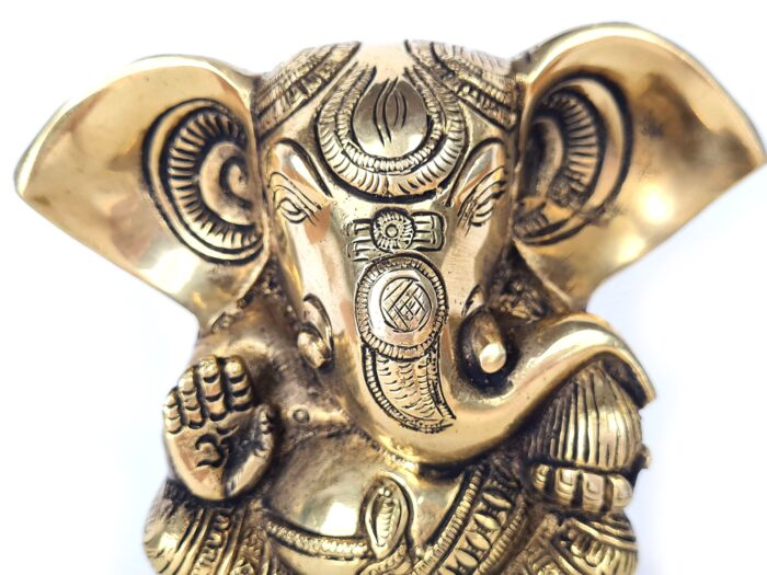 Estátua do Deus Ganesha em metal brass com doce laddu nas mãos