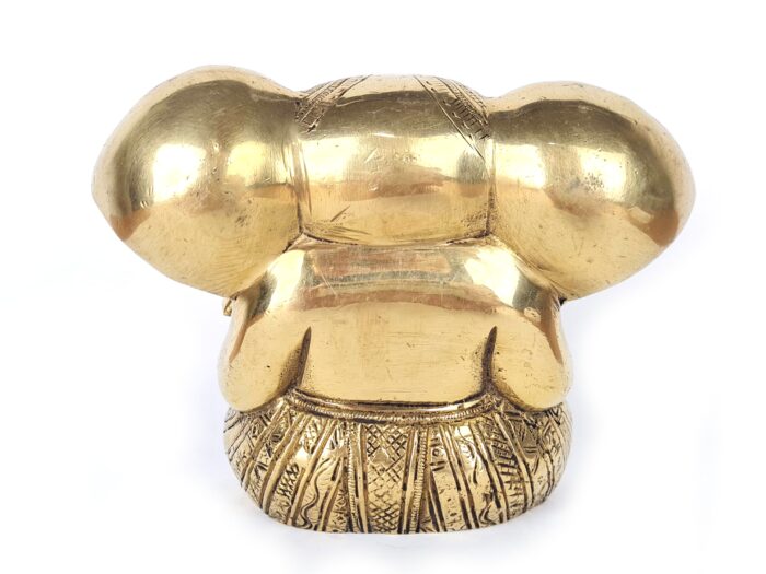 Estátua do Deus Ganesha em metal brass com doce laddu nas mãos