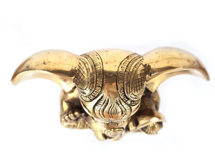Estátua do Deus Ganesha em metal brass com doce laddu nas mãos