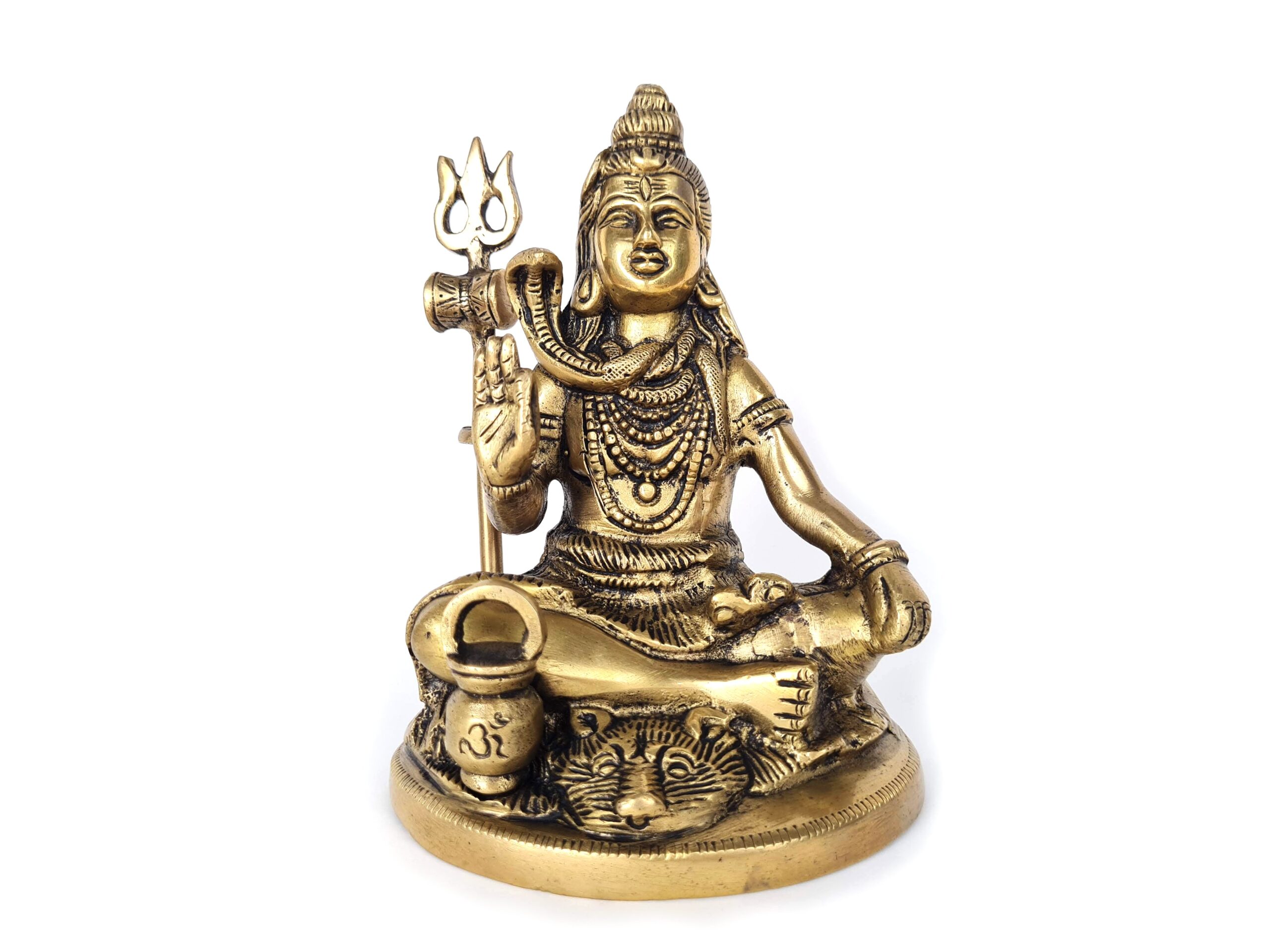 20250718_145714 Estátua de Shiva em latão (15cm), sentado em posição de lótus com tridente, serpente e gesto de bênção. Ricamente detalhada, ideal para altar, meditação ou decoração espiritual. Peso: 1.007g.