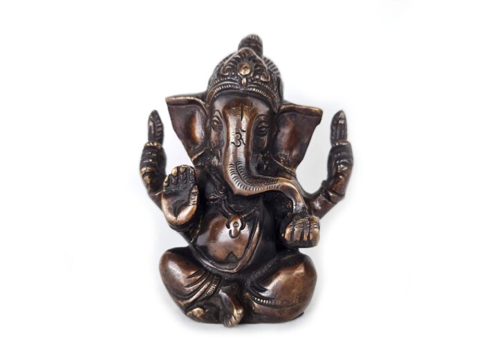20250718_150404 Estátua de Ganesha em Metal Escuro – Acabamento Envelhecido Esta escultura representa Sri Ganesha, o amado deus da sabedoria, dos inícios e da remoção de obstáculos, sentado em pcmosição de lótus (padmasana) 13