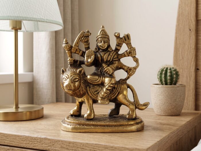 estatueta de Durga e o leão em metal dourado pequena Estátua indiana da Deusa Durga e o leão de metal brass 9cm