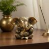 Estátua do Deus Ganesha em metal brass com doce laddu nas mãos