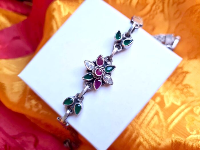 Tornozeleira indiana Anklet Rajnidhi prata com pedrarias