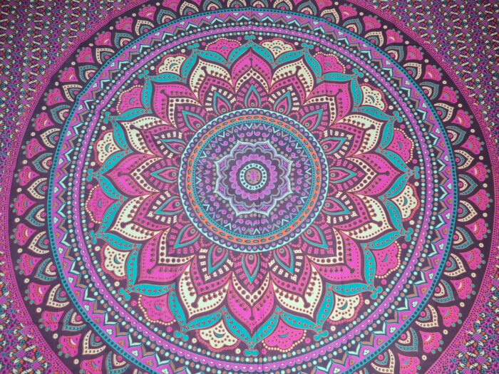20250811_153039 Colcha indiana ou painel decorativo de mandala pink e roxo (2,40m x 2,10m)