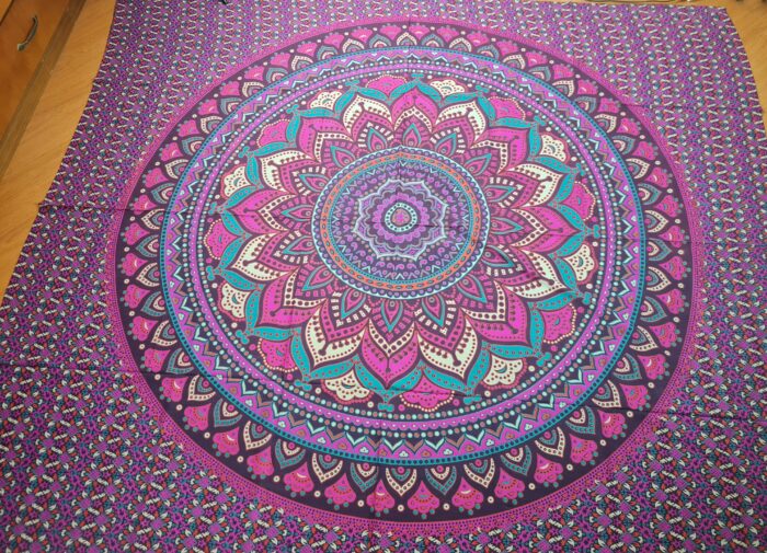 20250811_153102 Colcha indiana ou painel decorativo de mandala pink e roxo (2,40m x 2,10m)