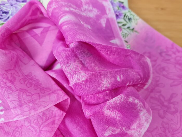 Sari indiano viscose com estampa floral bege com rosa e lilás