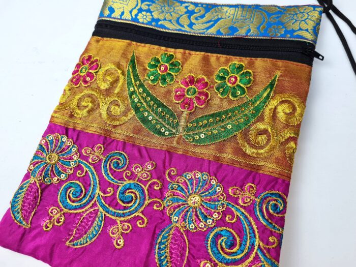 Bolsinha indiana multiuso de patchwork de saree rosa e coloridos