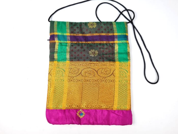 Bolsinha indiana multiuso de patchwork de saree rosa e coloridos