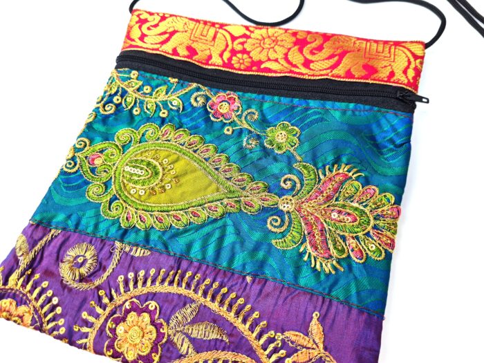 Bolsinha indiana multiuso de patchwork de saree azul e coloridos