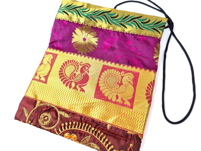 20250825_170531 Bolsinha indiana multiuso de patchwork de saree marrom lilás e color