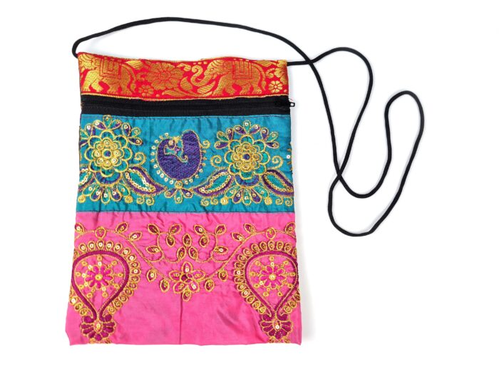 20250825_170650 Bolsinha indiana multiuso de patchwork de saree rosa, azul claro e color