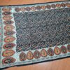 Echarpe indiana de viscose estampa clássica de florais diversos marinho e laranja
