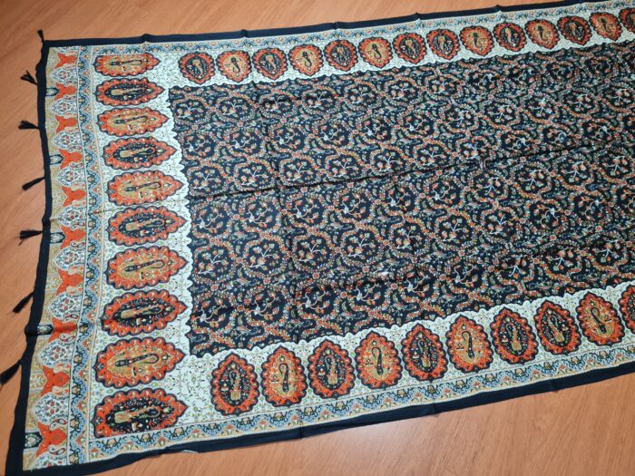 Echarpe indiana de viscose estampa clássica de florais diversos marinho e laranja