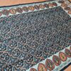 Echarpe indiana de viscose estampa clássica de florais diversos marinho e laranja