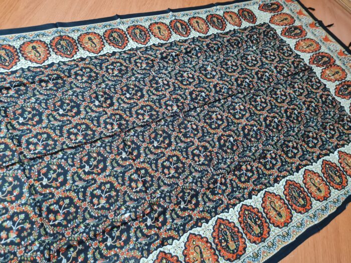 Echarpe indiana de viscose estampa clássica de florais diversos marinho e laranja