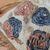 Bolsa Clutch Pouch Indiana com pedrarias florais bege e color