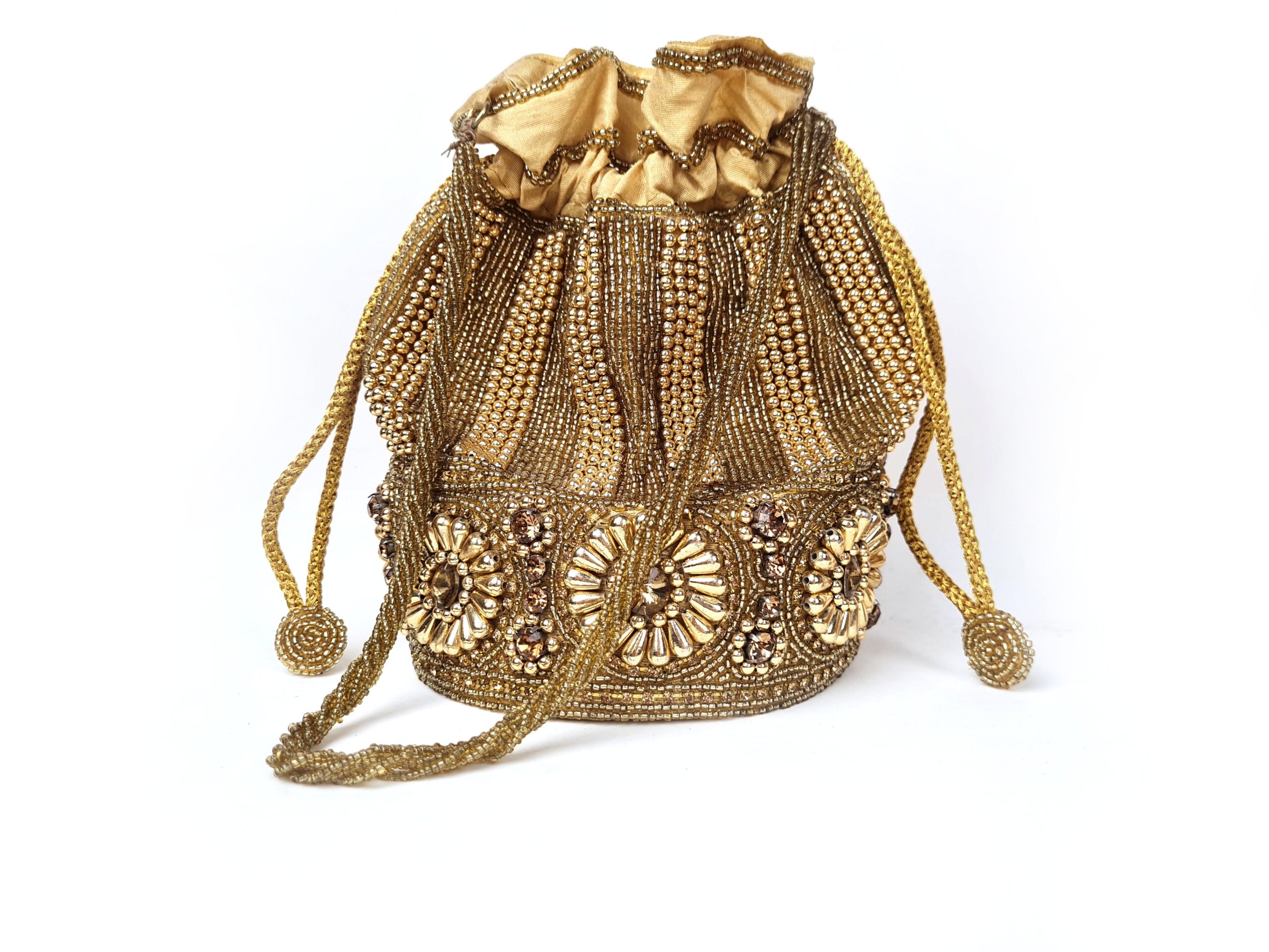 20250918_210355 Bolsa Clutch Pouch Indiana luxo com pedrarias bordadas dourada