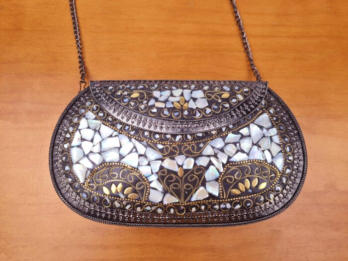 Bolsa indiana de metal black mosaico de pedras naturais madrepérolas