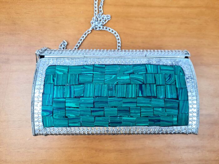 Bolsa indiana de metal mosaico de pedras naturais malaquita e coral