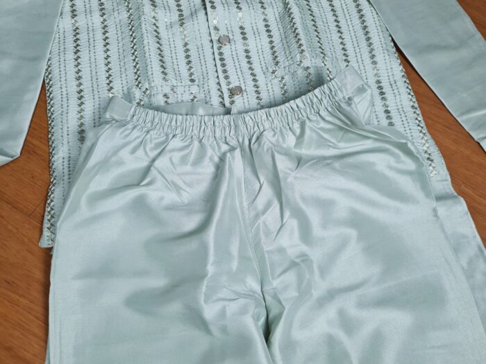 Jacket Kurta Set em Seda Verde Menta Banarasi com Broche