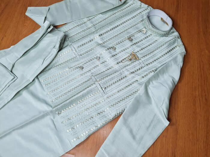 Jacket Kurta Set em Seda Verde Menta Banarasi com Broche