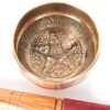 Tigela tibetana com 7 ligas dourada 5 Budas e 8 símbolos auspiciosos 10,5cm