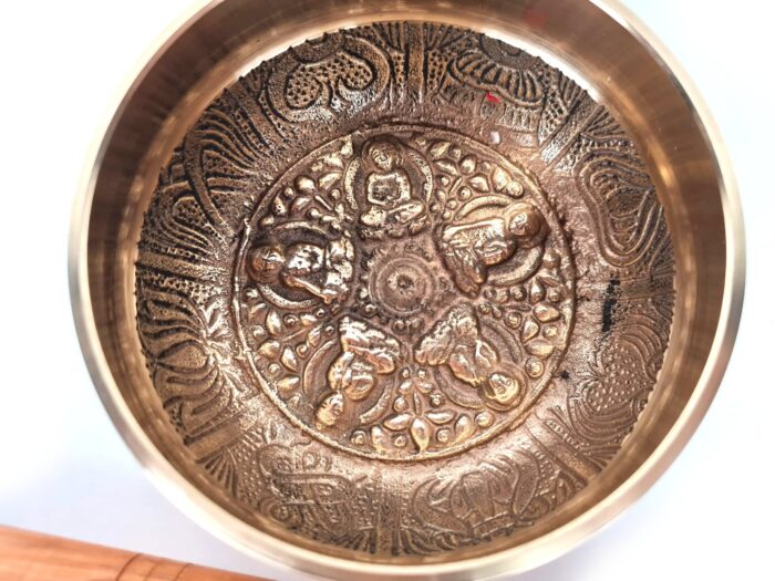 Tigela tibetana com 7 ligas dourada 5 Budas e 8 símbolos auspiciosos 10,5cm