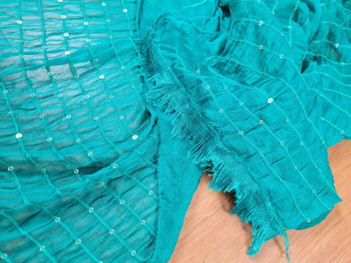 Dupatta verde com fios bordados de lantejoulas
