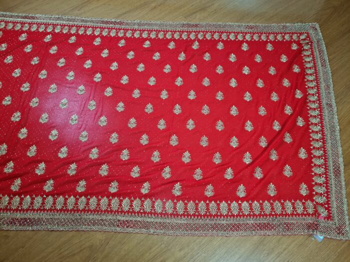 Saree Vermelho Bordado com Fios Dourados e Pedrarias com dupatta inclusa