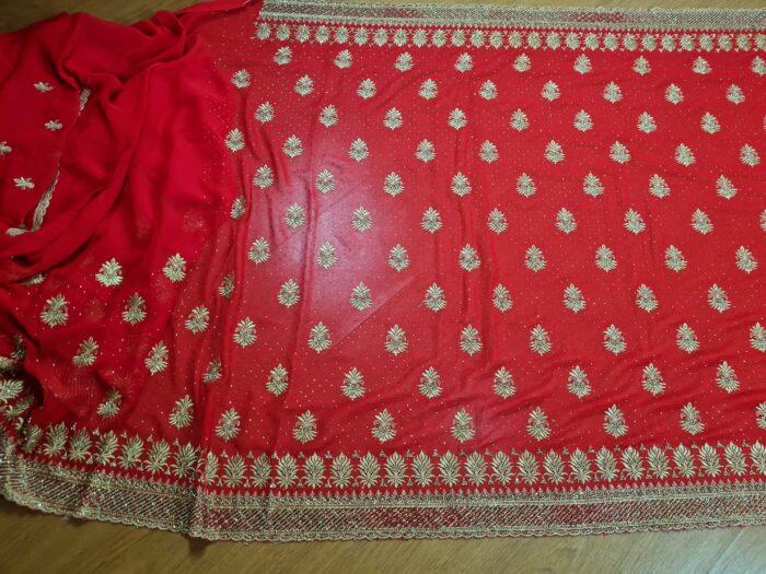 Saree Vermelho Bordado com Fios Dourados e Pedrarias com dupatta inclusa