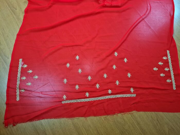 Saree Vermelho Bordado com Fios Dourados e Pedrarias com dupatta inclusa