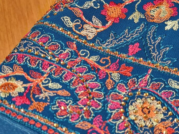 Saree Kashmiri Aari Work Bordado à Mão com Fios de Seda Coloridos